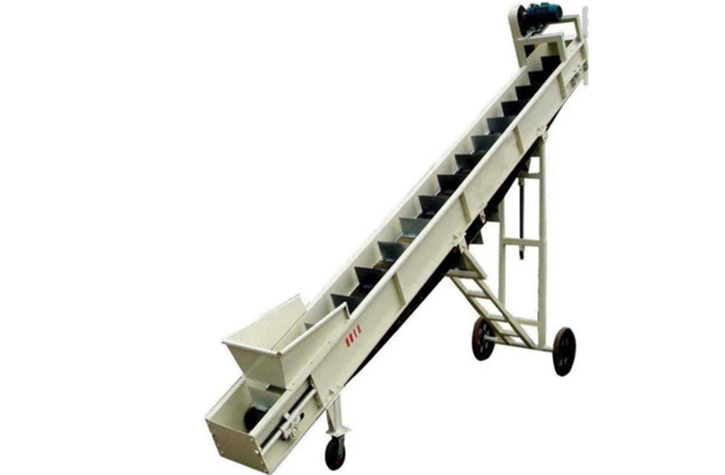 Closed environmentally friendly scraper conveyor